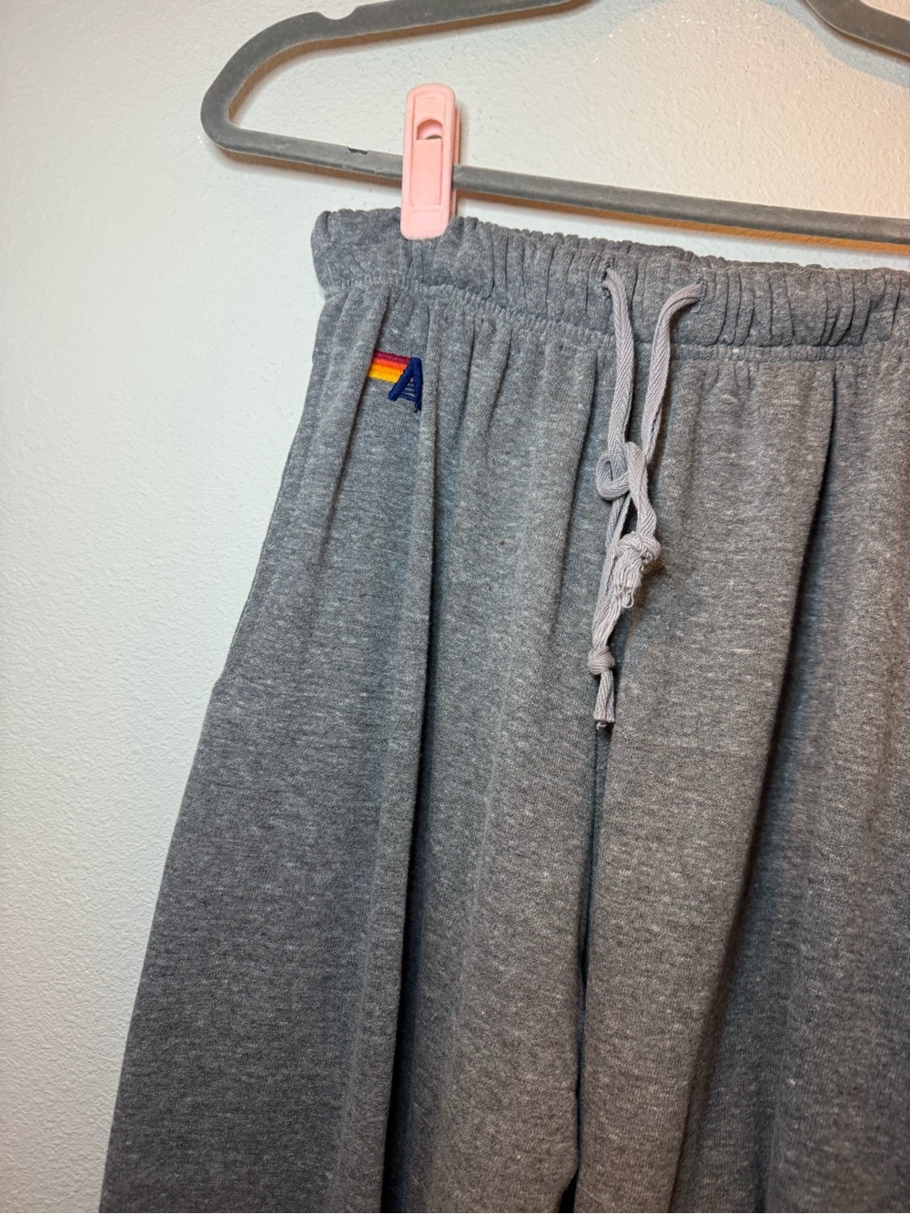 Aviator Nation Men’s Classic Five stripe sweatpants in heather gray. - Picture 4 of 6